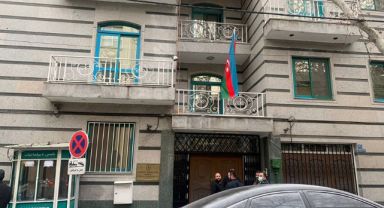 İran'daki Azerbaycan Büyükelçiliği'ne Silahlı Saldırı