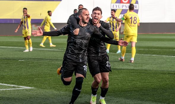 Samsunspor, Lider Eyüpspor'u Deplasmanda Yıktı