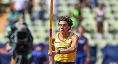 İsveçli Atlet Duplantis Sırıkla Atlamada Dünya Rekorunu Geliştirdi