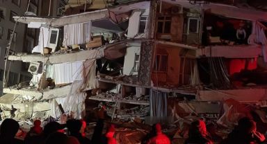 Kahramanmaraş'ta 7,4 ve Gaziantep'te 6,5 Büyüklüğünde Deprem
