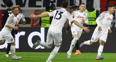 Napoli, Almanya'da Avantajı Kaptı