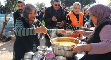 Yörük Kadınları Mersin'e Gelen Depremzedeler İçin Kazan Kaynatıyor