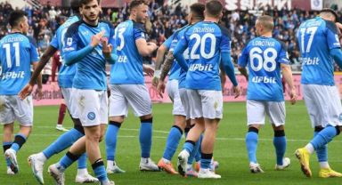 Lider Napoli Deplasmanda Farklı Galip