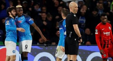 Napoli Güle Oynaya Çeyrek Finalde