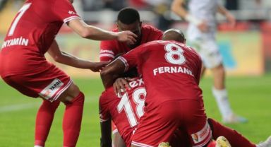 Antalya Derbisinde Gülen Taraf Antalyaspor Oldu