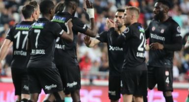 Sivasspor 3 Puanı 2 Golle Aldı