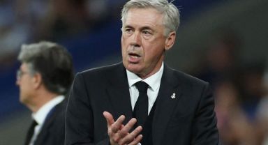 Ancelotti Rekora Ortak Oldu