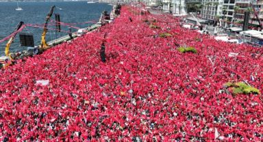 İzmir Kemal Kılıçdaroğlu’nu bağrına bastı