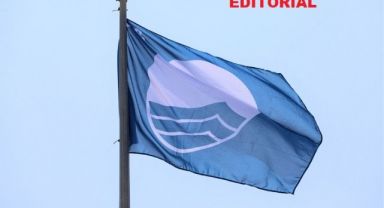 Menderes’te Mavi Bayraklar Göndere Çekildi