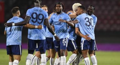 Adana Demirspor 10 Kişiyle Turladı