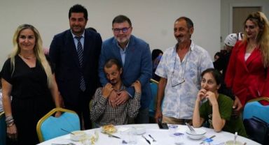 AK Parti İzmir’de ‘Dünya İnsani Yardımlaşma Günü’ buluşması