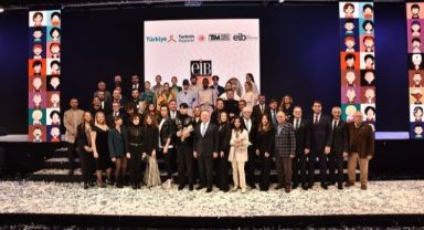 EİB 17'inci Moda Tasarım Yarışmasında finale doğru