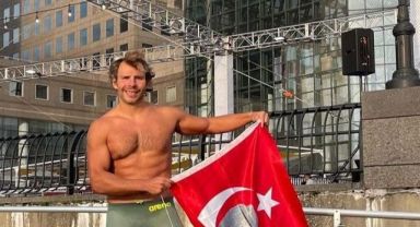 İzmirli Emre’den ABD’de zafer kulacı