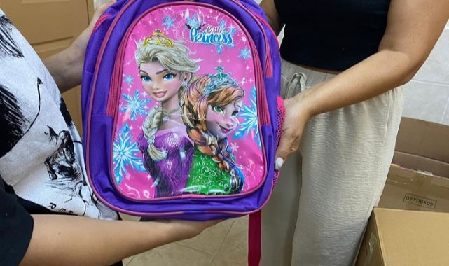 Bayraklı Belediyesinden öğrencilere kırtasiye desteği