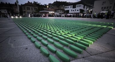 Bosna Hersek'teki Srebrenitsa Anıt Merkezi'nde Tören