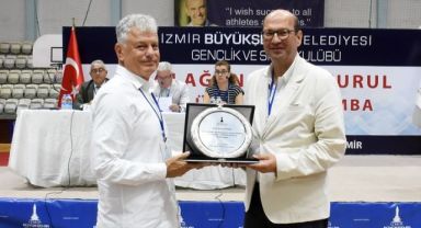 Gençlik ve Spor Kulübü'nde bayrak değişimi