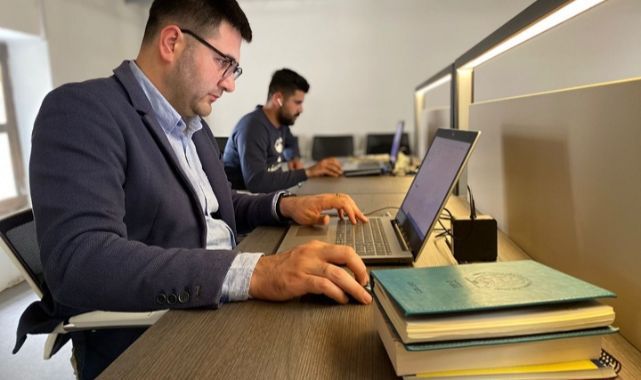 İzmir Büyükşehir Belediyesi’nden gençlere yapay zekâ eğitimi