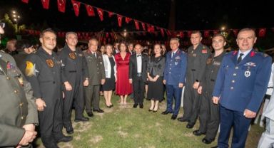 İzmir’de kurtuluş kutlamaları resepsiyonla başladı