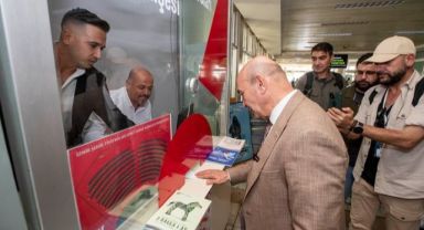 İzmir’de tiyatro şehrin kılcallarına yayılıyor