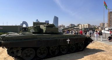 Karabağ'ın İşgalinin Sembolü Tank Bakü'de