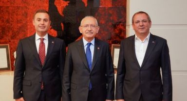 Kılıçdaroğu’na “Ayvalık'a Önder Aksoy ile Yeniden Bakmak” kitabını hediye etti
