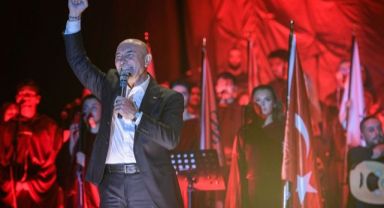 Kurtuluş coşkusu Fener Alayı ile doruğa ulaştı.
