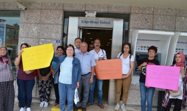 Manisa Köprübaşı’lılar Banka İçin Eylem Yaptı