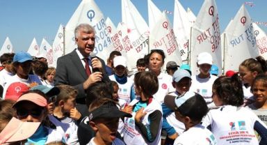 Yelkenler, Kurtuluşun Kahramanlarına Saygı İçin Açılıyor