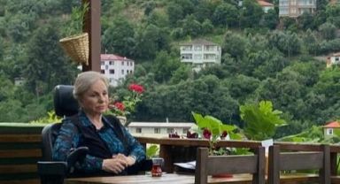 Başarılı Oyuncu Ayşen İnci Hindistan Film Festivalinde Ödül Aldi….