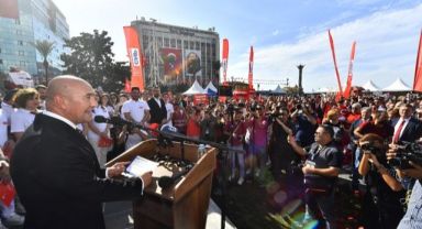 “Biz İzmir’iz biz Cumhuriyetiz”