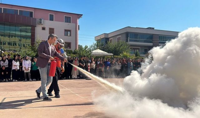 Buca’nın kahramanlarından çocuklara afet eğitimi