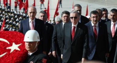 Devlet erkanı Anıtkabir'i ziyaret etti