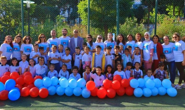 Doktorlar öğrencilerle yaşama el verdi