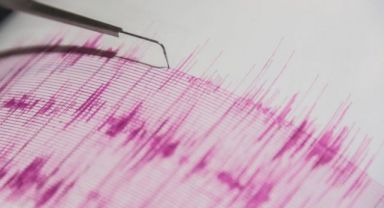 İzmir'de korkutan deprem