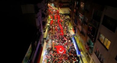 Menemen’de On Binler Cumhuriyet Aşkıyla Yürüdü