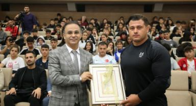 Rıza Kayaalp öğrencilerle buluştu
