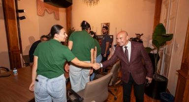 Urla’nın kadın basketbolcuları Başkan Soyer’i ziyaret etti