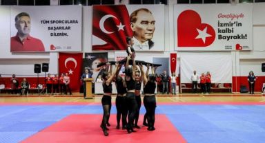 Bayraklı kış spor okulları açıldı