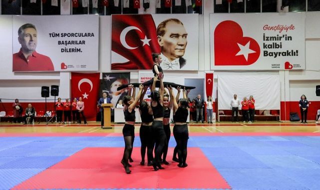 Bayraklı kış spor okulları açıldı