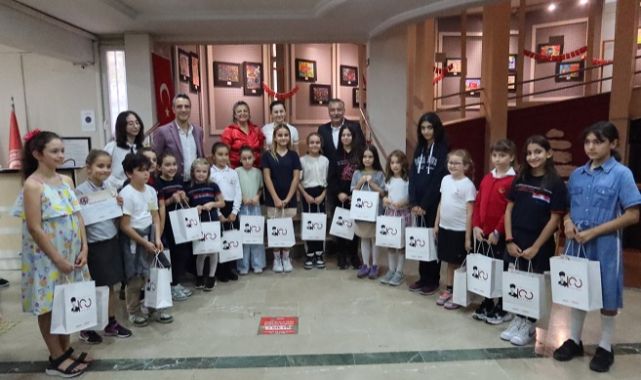 Bornova'da resimlerle 100. yıl coşkusu