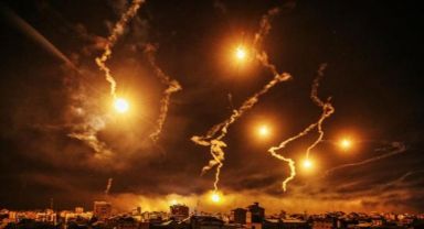 İsrail Gazze'ye bir aydır bomba yağdırıyor