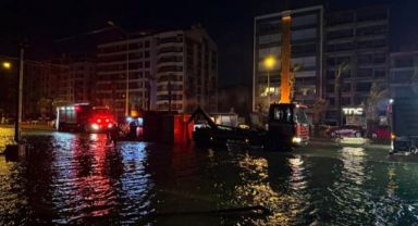 İzmir’de deniz 1 metre yükseldi