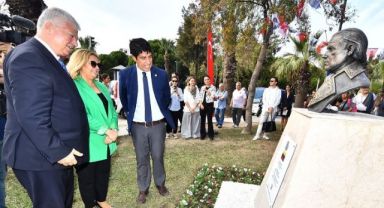İzmir'de Miranda'nın büstü açıldı