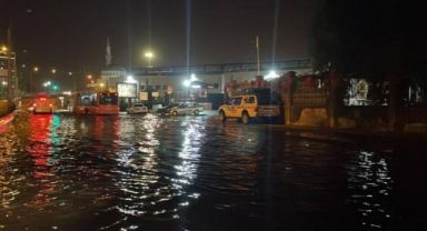 İzmir’de sağanak yağış etkili oldu