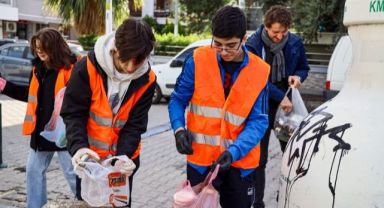 Karşıyaka Belediyesi gençlere geri dönüşüm bilinci aşılıyor