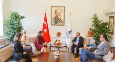 Romanya Başkonsolosu Stefan’dan Soyer’e veda ziyareti