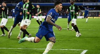 Chelsea 10 Kişiyle Kazandı