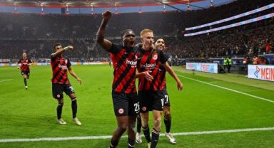 Frankfurt'tan Bayern Münih'e Fark Attı
