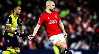 Manchester United Old Trafford'da Dağıldı