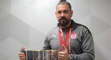 Servet Çetin Futbolcularla Vedalaştı